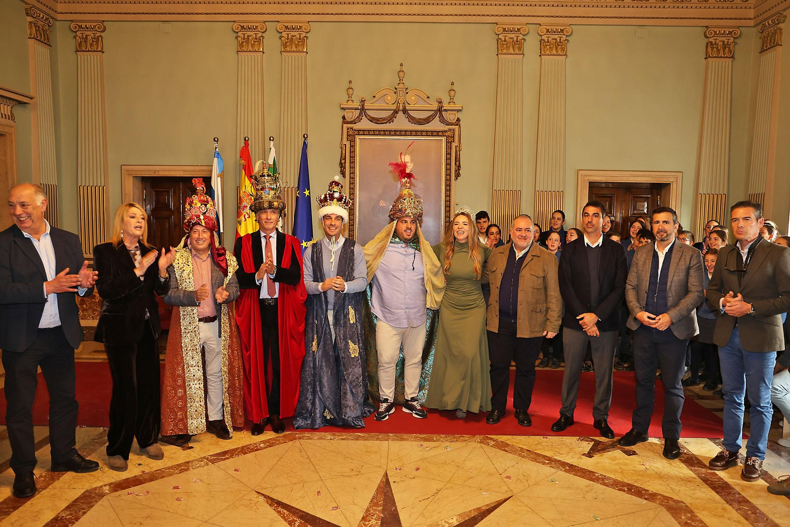 Sus Majestades Los Reyes Magos son coronados en el Ayuntamiento de Huelva