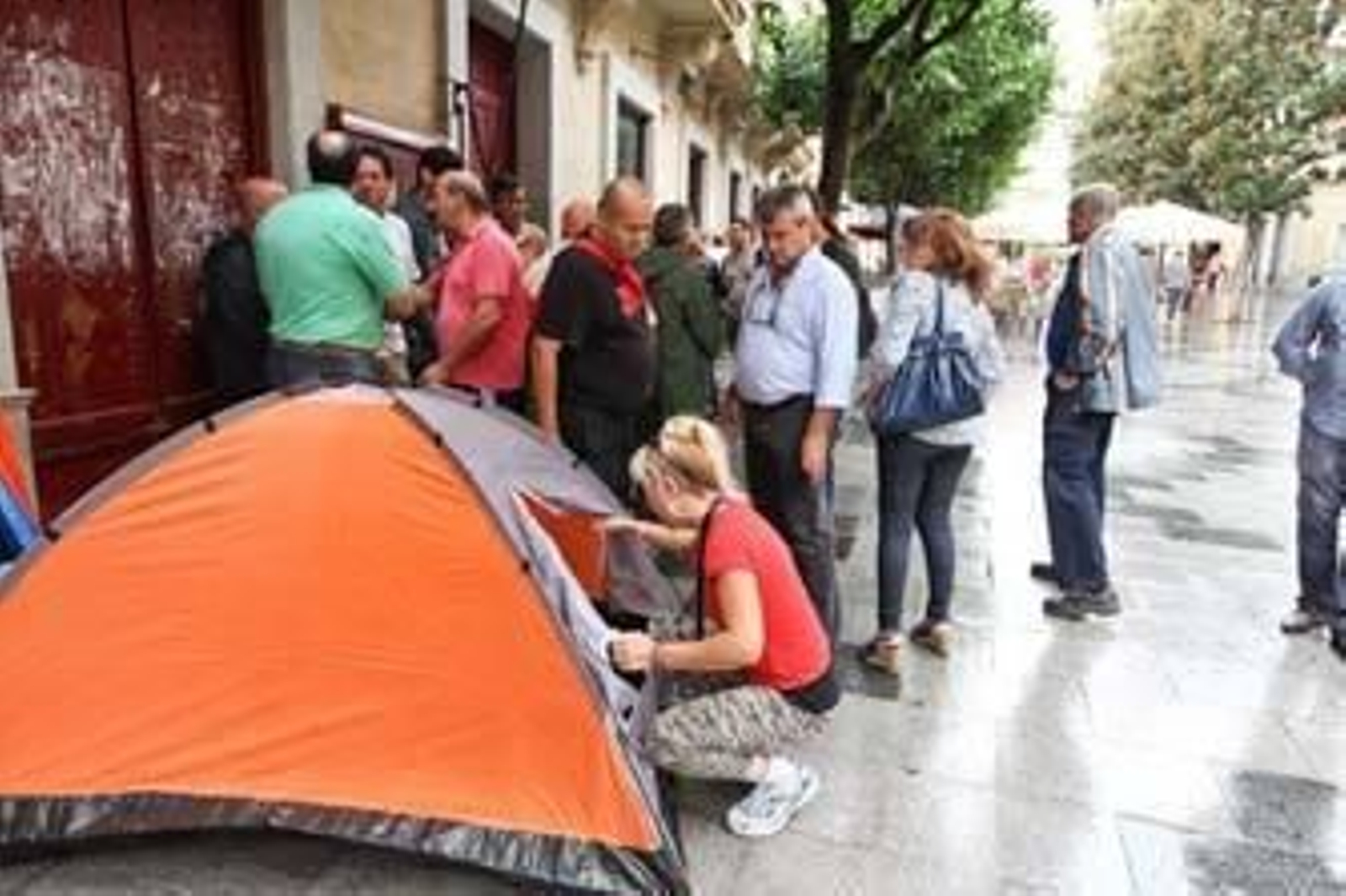 Representantes de CGT, ayer en el inicio de las protestas y de la huelga de hambre de dos de sus miembros. /Vanesa Lobo