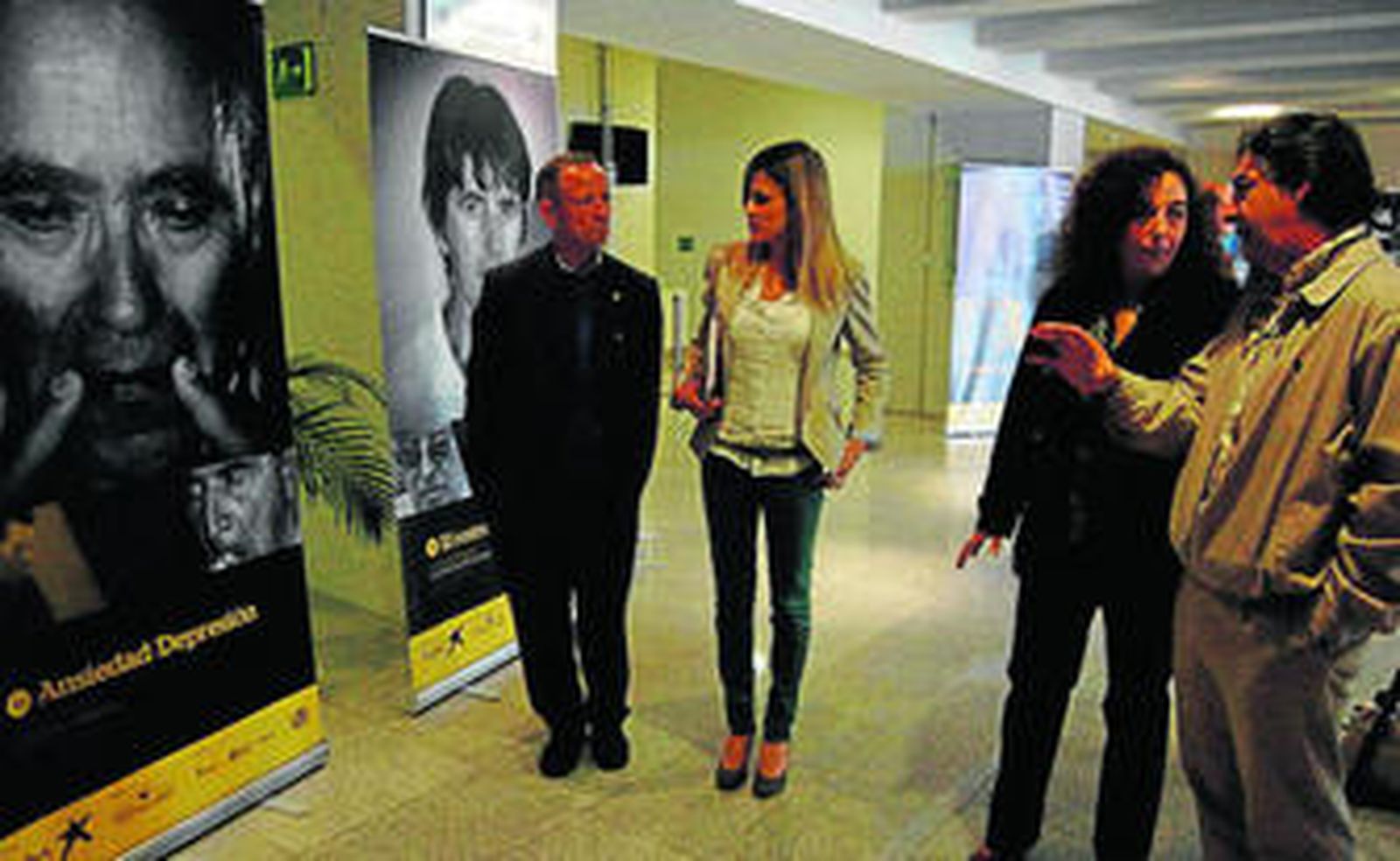 Inauguración de la muestra 'Sin palabras' de la asociación Parkinson Bahía de Cádiz.