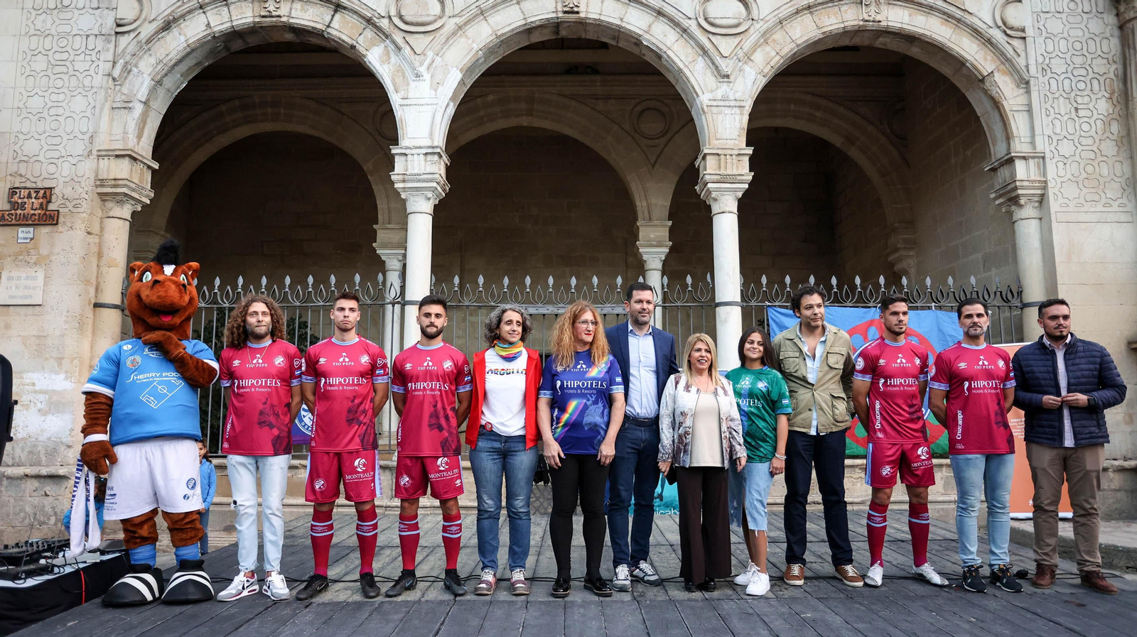 Lola Flores en las camisetas del Xerez DFC