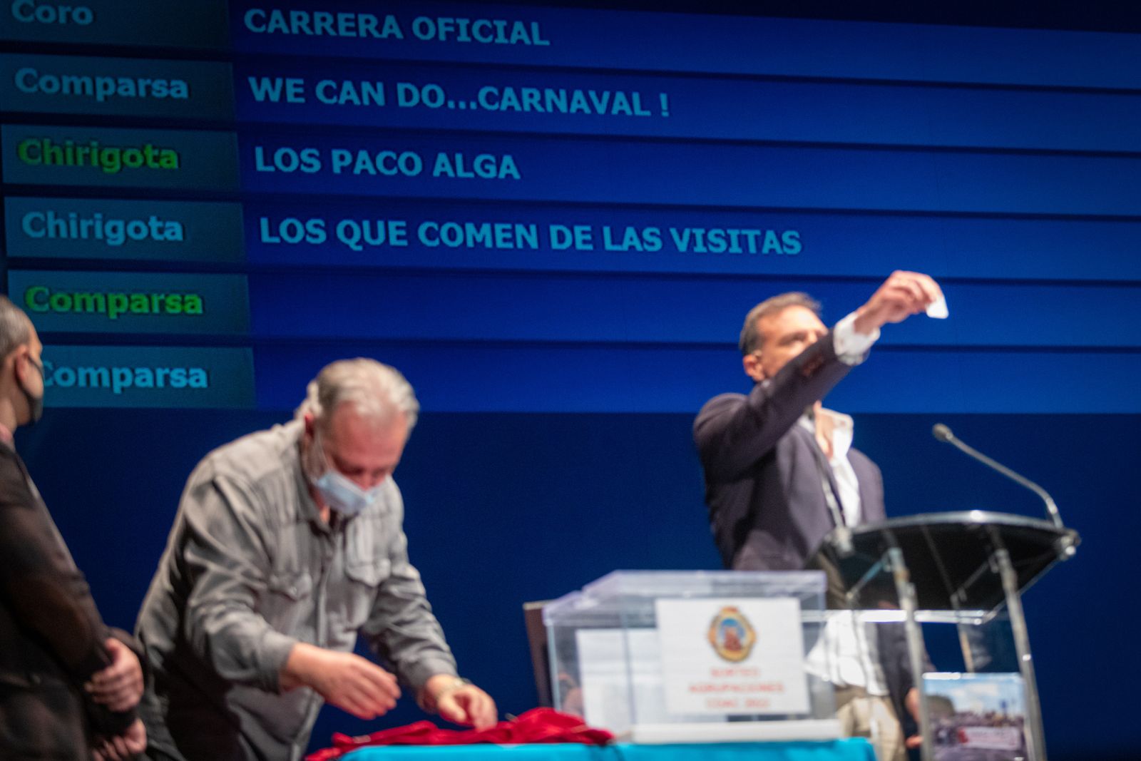 Imágenes de la entrega de los Antifaces de Oro y sorteo del COAC 2022