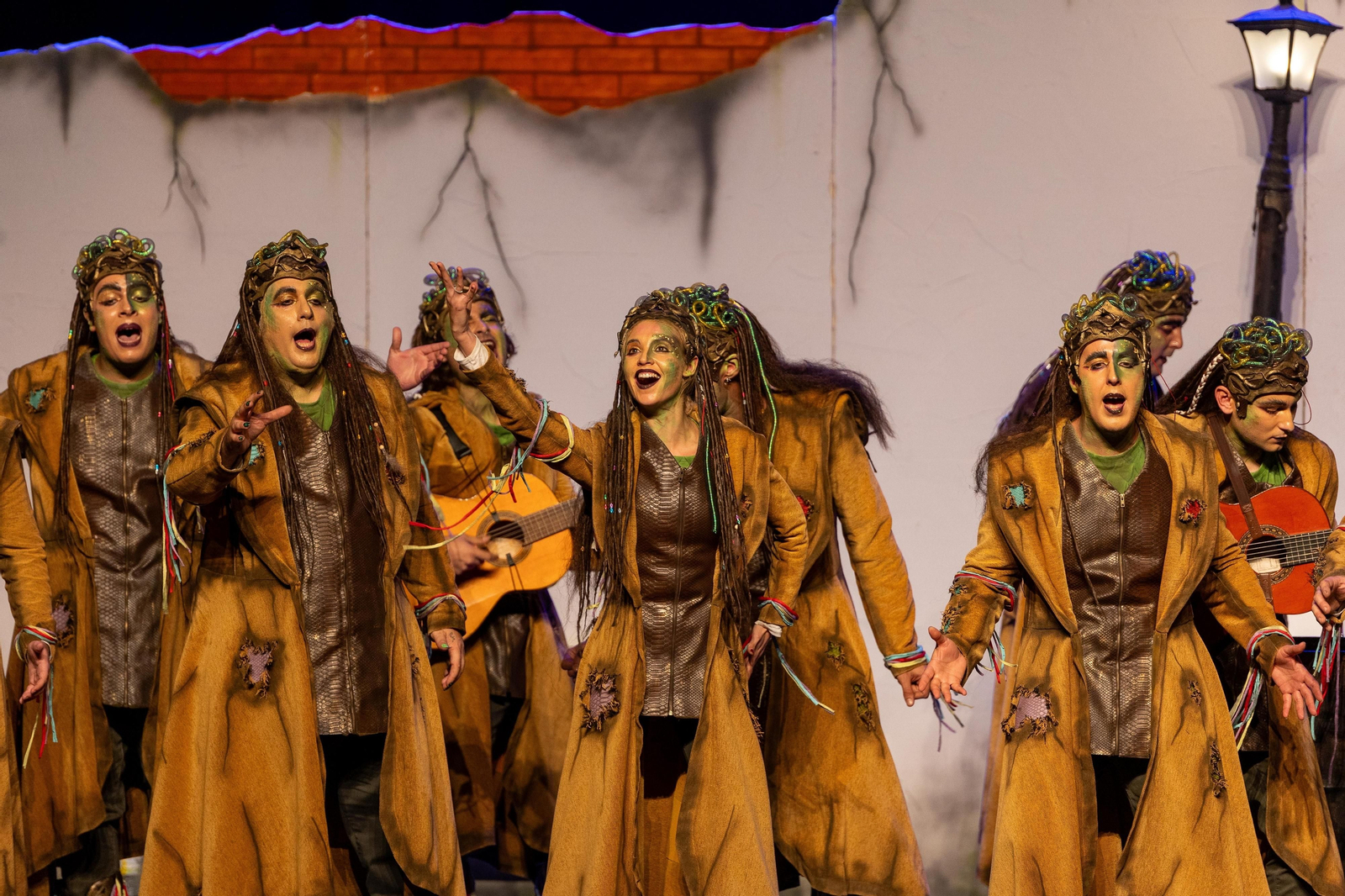 Imágenes de la actuación de la comparsa de Ayamonte "La Venenosa" en el Carnaval Colombino