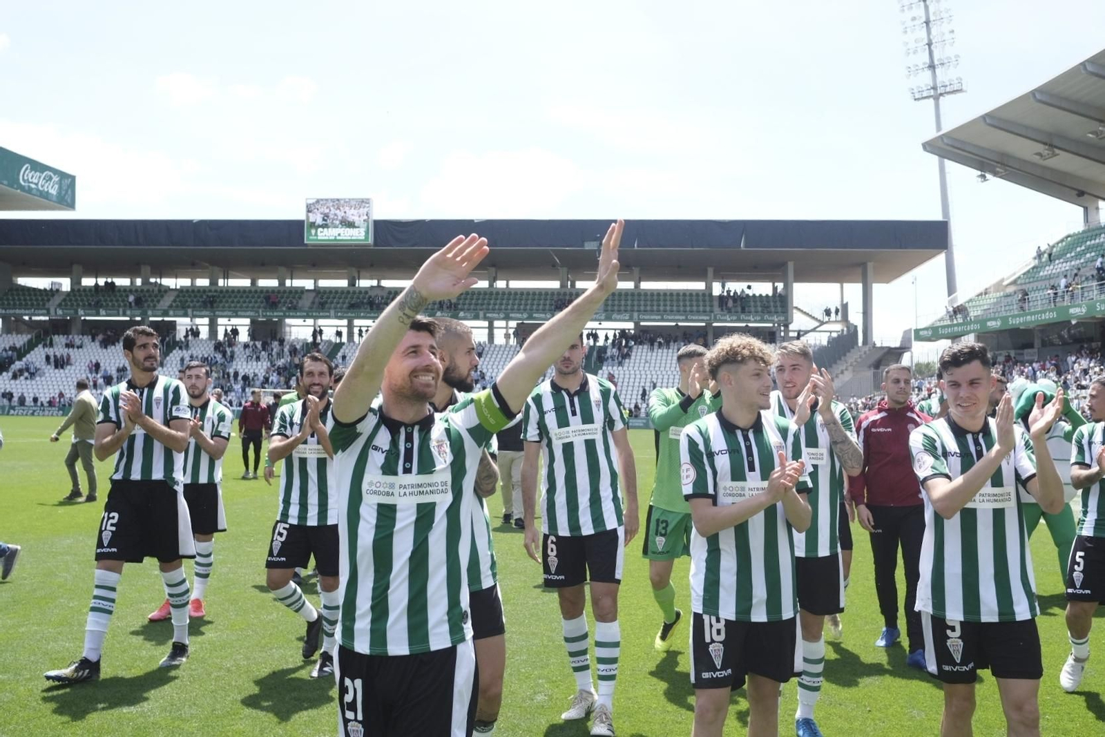 Así ha sido la celebración del Córdoba CF con su afición tras el ascenso a Segunda RFEF