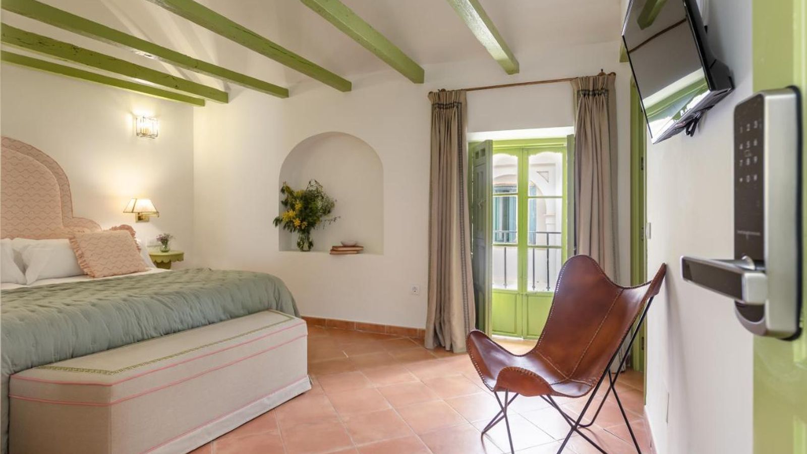 El Nüa Giralda es uno de los hoteles más económicos.