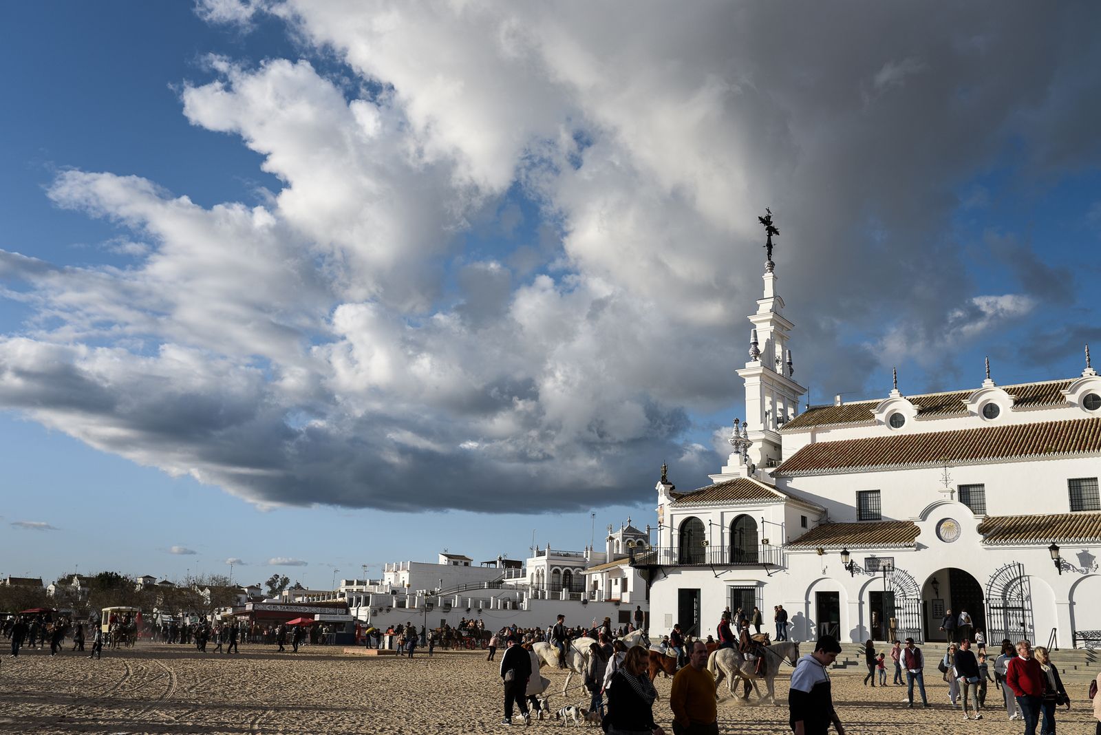 Imágenes del ambiente en la Aldea de El Rocío el domingo 26 de febrero
