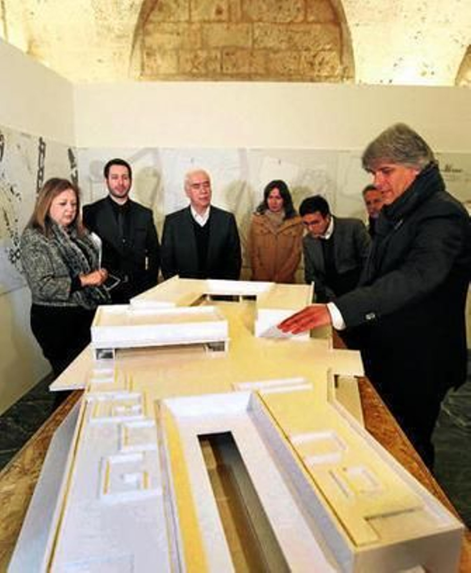 María del Mar Villafranca, Luciano Alonso y Juan Domingo Santos, ayer en la presentación.