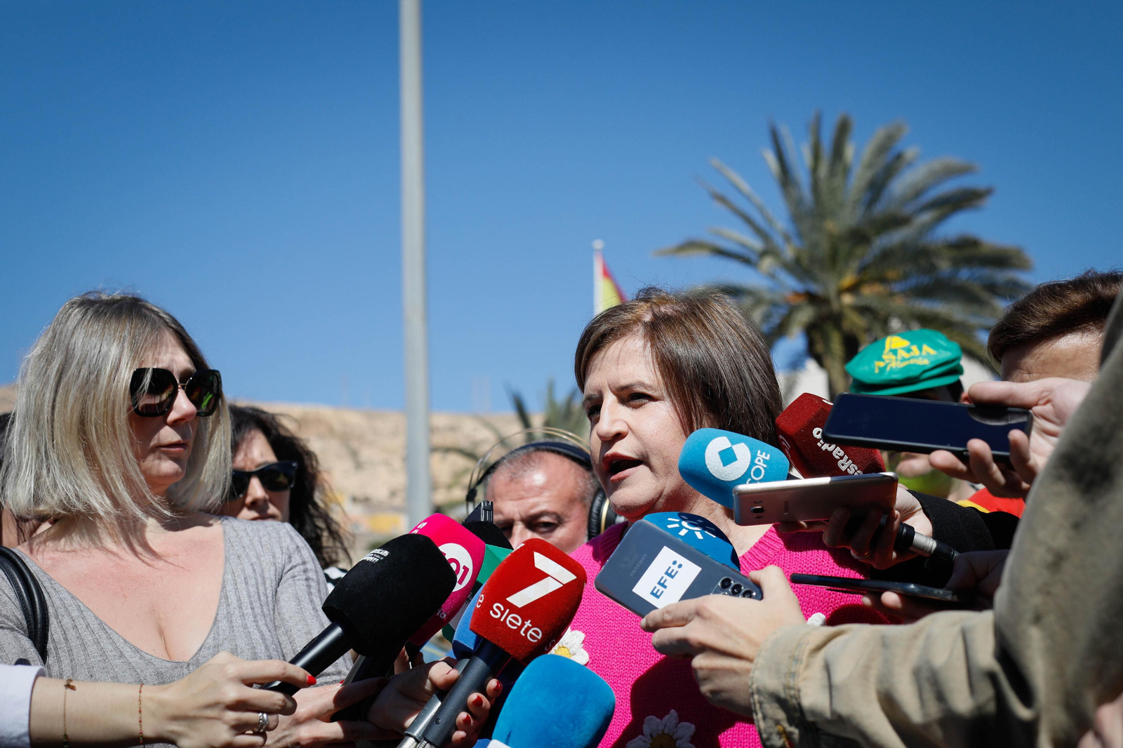 Los agricultores colapsan el puerto de Almería