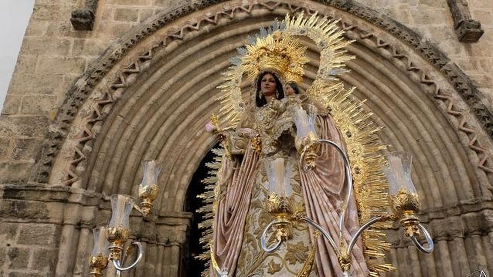 El Rosario de San Julián en uno de sus traslados a Santa Paula