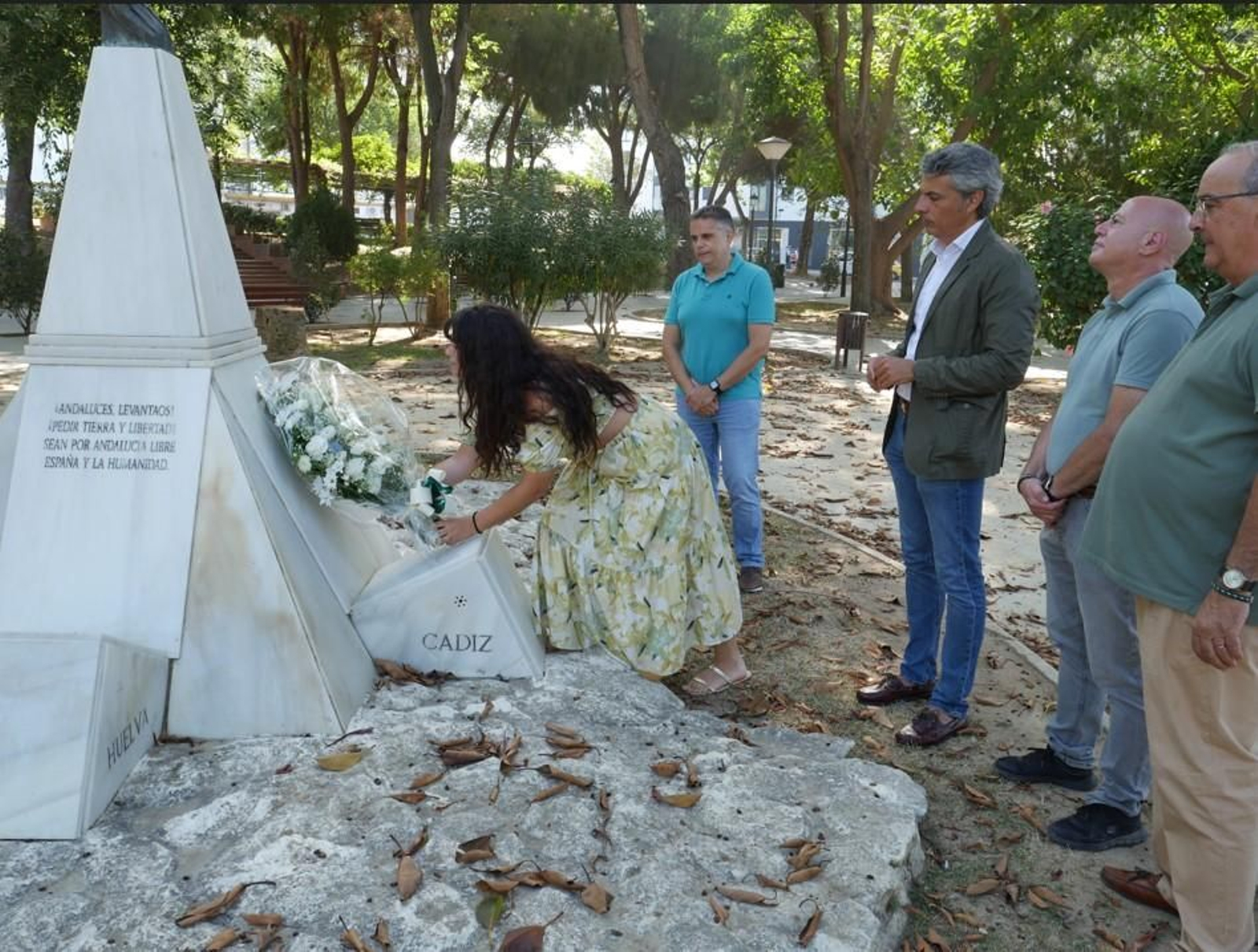 Momento de la ofrenda floral a Blas Infante de AxSí San Fernando Momento de la ofrenda floral a Blas Infante de AxSí San Fernando
