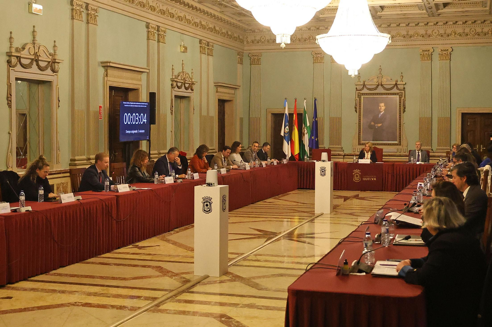 Imágenes de la celebración del Pleno Extraordinario de Honores y Distinciones 2025 en Huelva