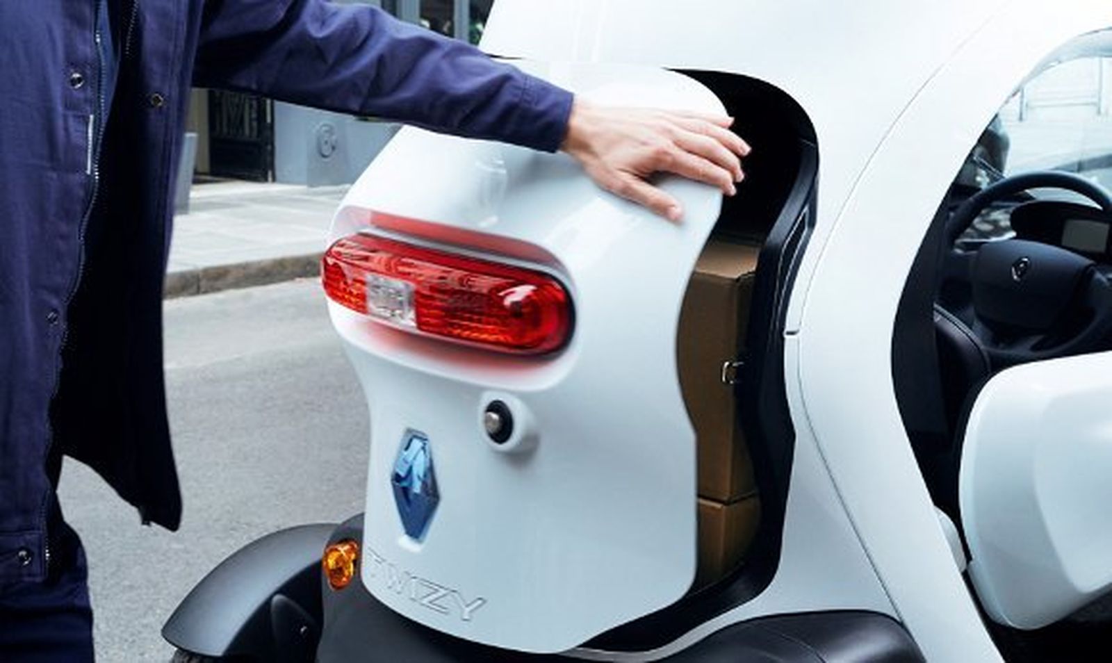 Tras el verano saldrá la versión de carga del Twizy