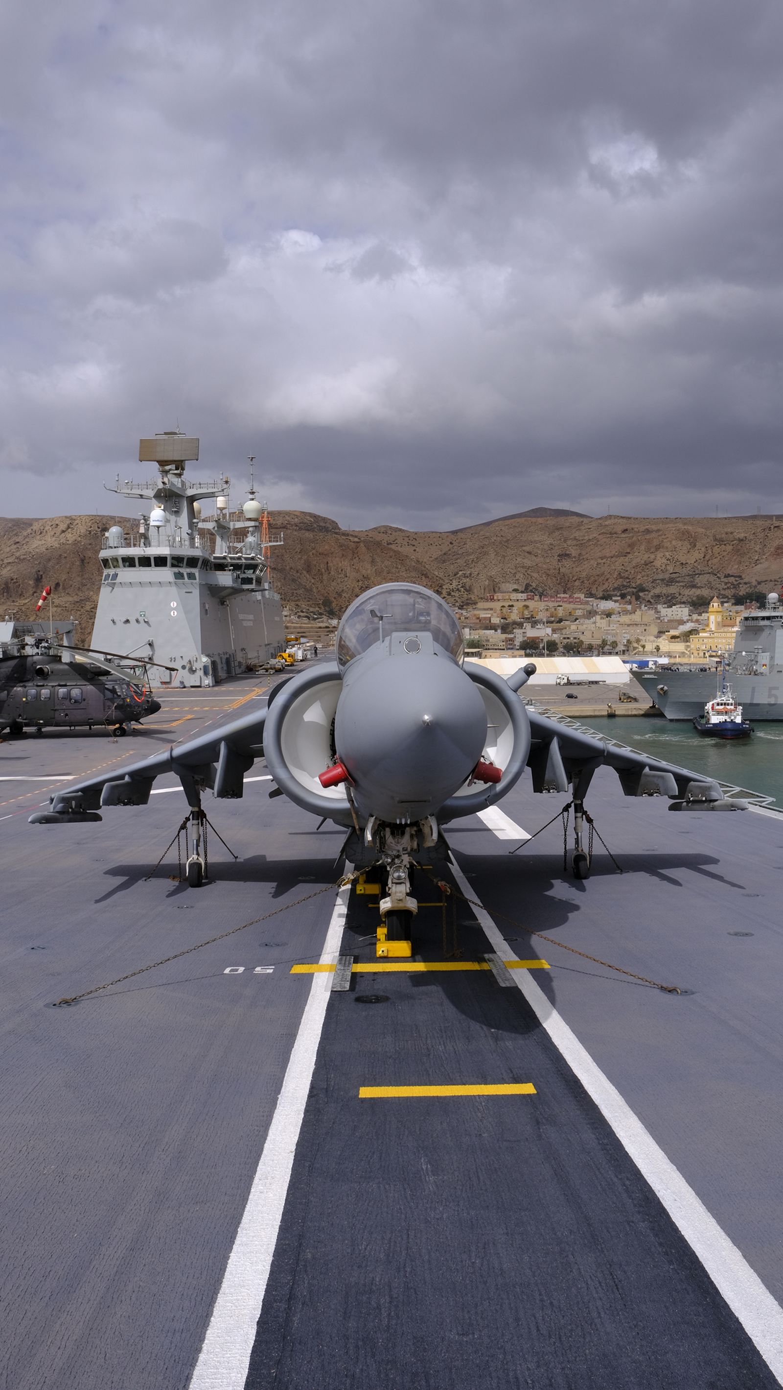 Fotogalería de la visita al portaaviones Juan Carlos I. Puerto de Almería.