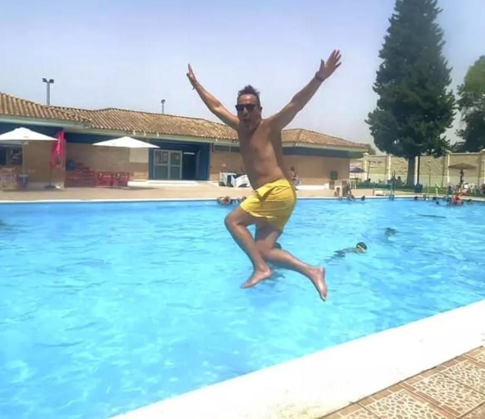 Mister Fog en la piscina de El Torno. Mister Fog en la piscina de El Torno.