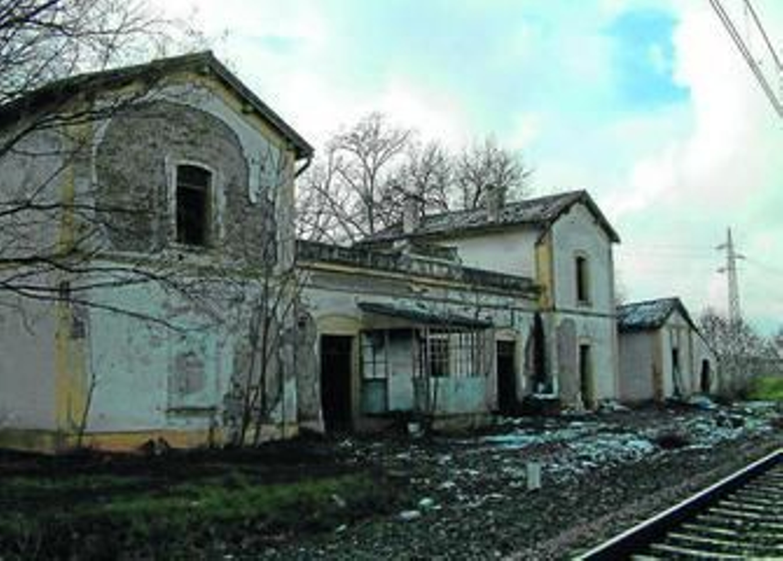 Estado que presenta la antigua estación de Campo Real, en el término de Puente Genil.