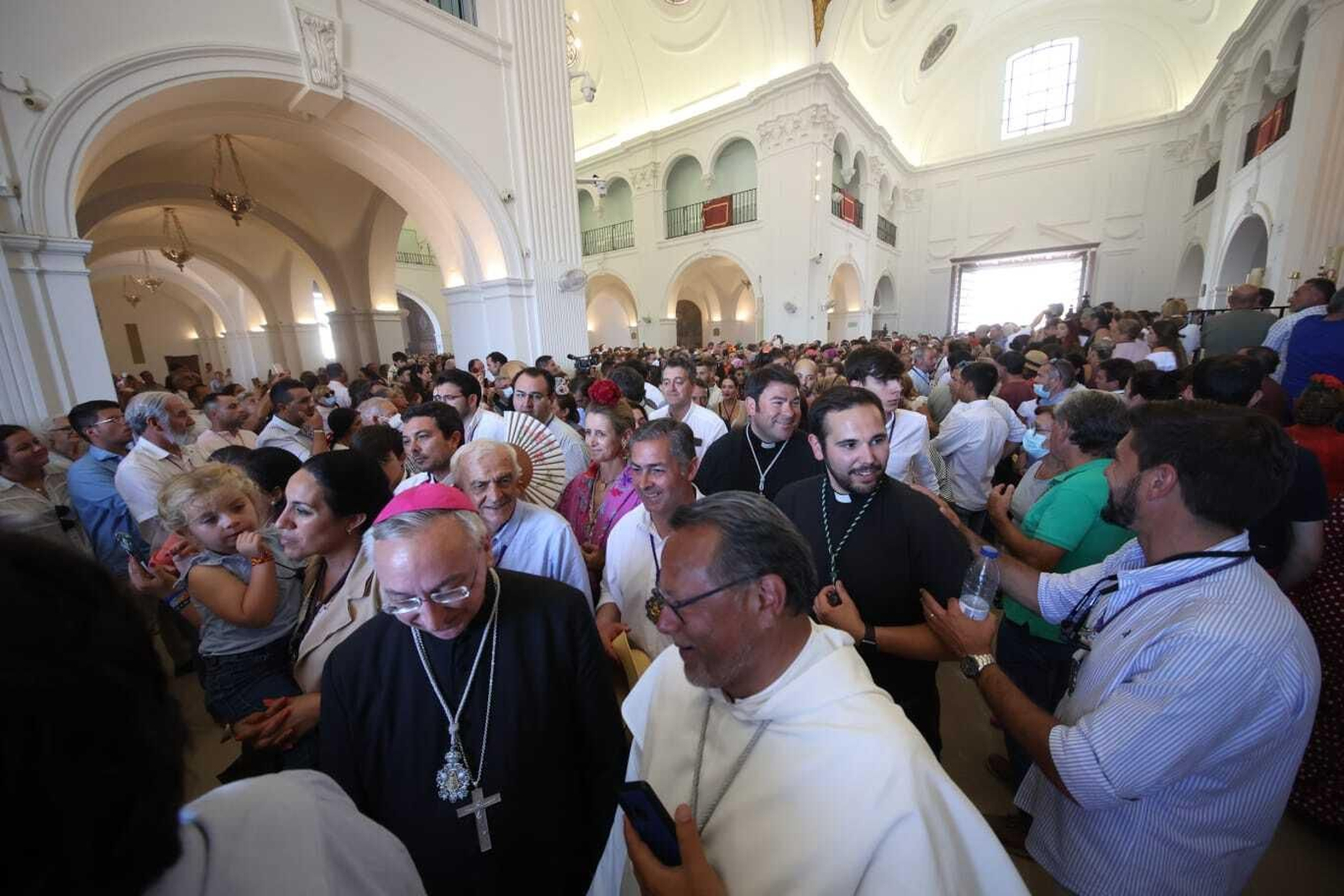 El Simpecado de Jerez a los pies de la Virgen del Rocío