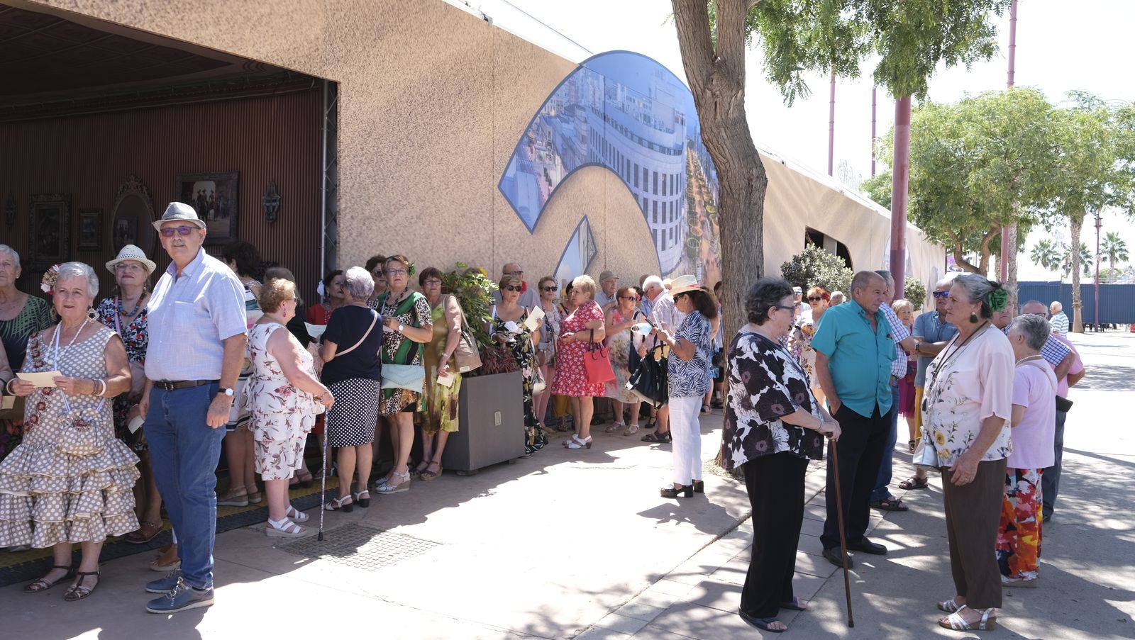 Imágenes de la comida homenaje a los mayores en la Caseta Municipal de la Feria de Almería 2022