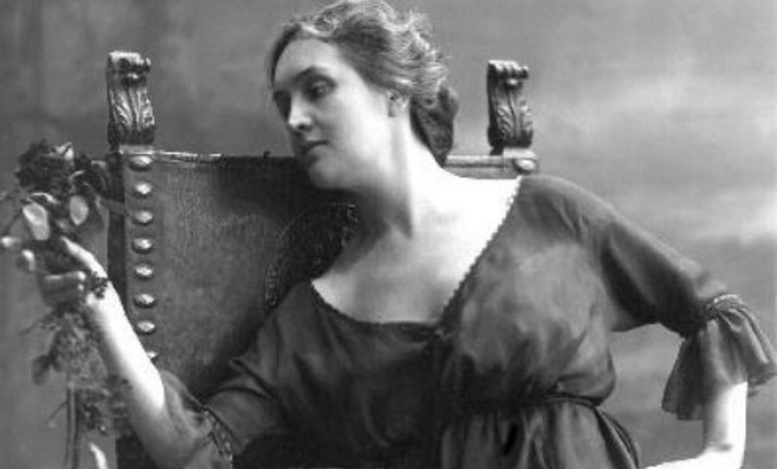 Sibilla Aleramo (Alessandria, 1876-Roma, 1960) retratada por Mario Nunes Vais en 1917.