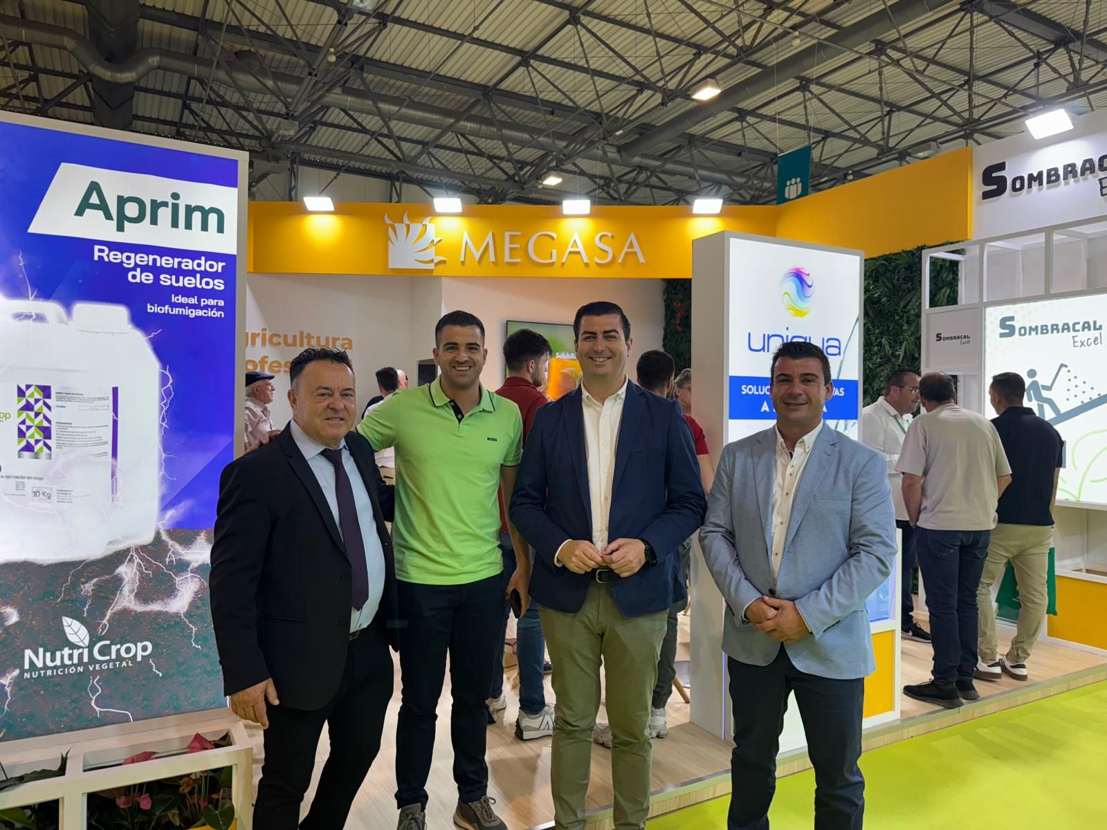 José Francisco Garrido y Jesús Guerrero, alcalde y concejal de Níjar, en Infoagro.