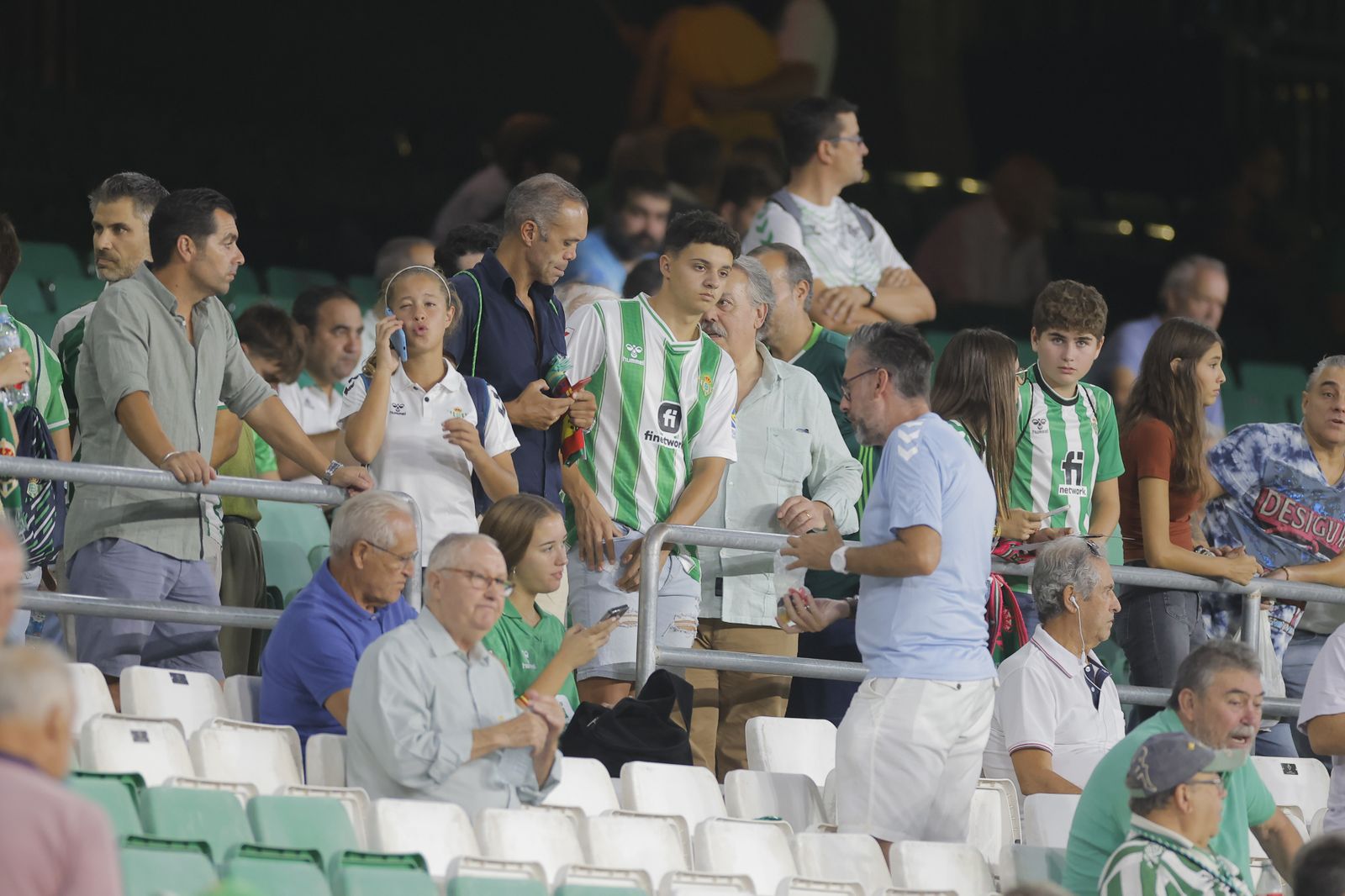 Búscate en las fotos del Betis-Valencia