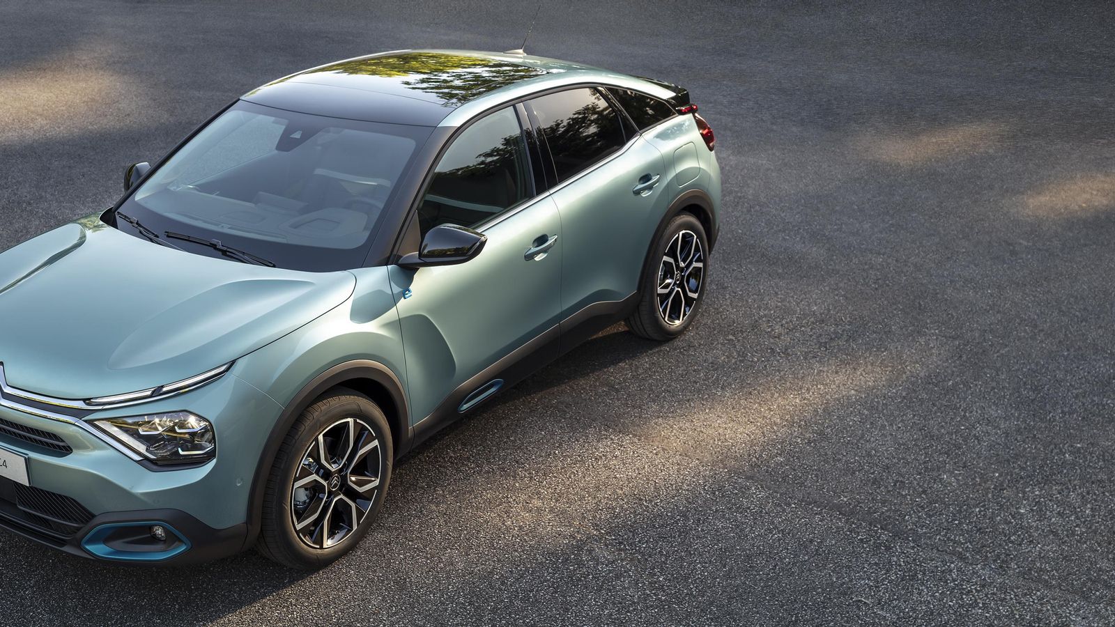 No sólo eléctrico y con los dos motores de 130 CV, gasolina y Diesel, sino que se irán incorporando más motores de combustión a la gama en el futuro, tanto menos como más potentes.