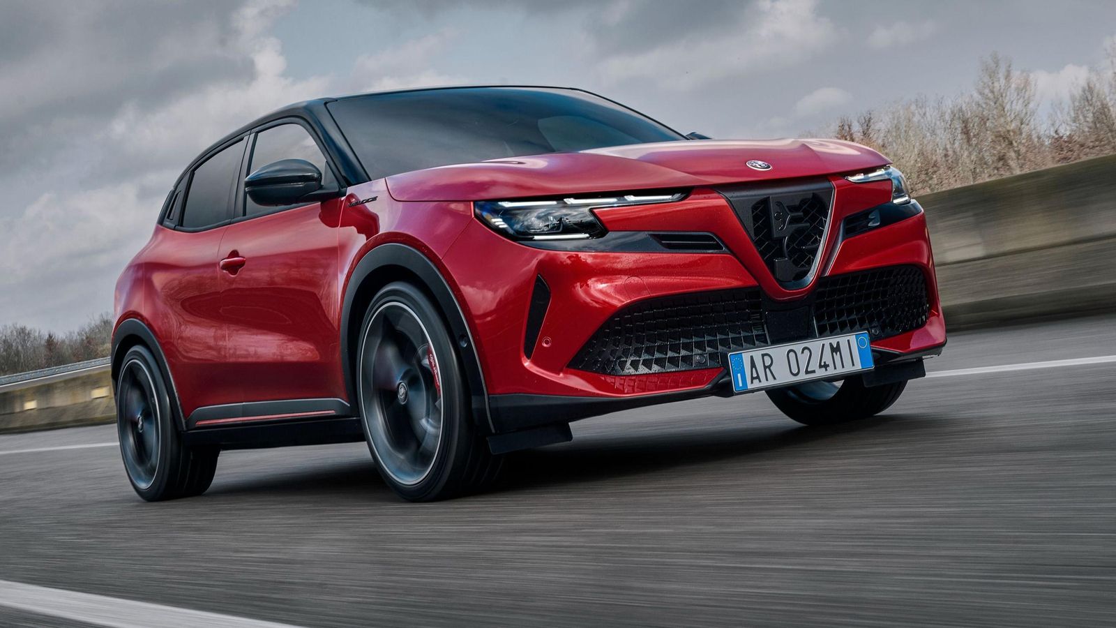 El mando DNA del Junior Veloce permite al conductor elegir entre los modos Dynamic, Natural y Advanced Energy para definir el funcionamiento de distintos sistemas del chasis. El mando DNA del Junior Veloce permite al conductor elegir entre los modos Dynamic, Natural y Advanced Energy para definir el funcionamiento de distintos sistemas del chasis.