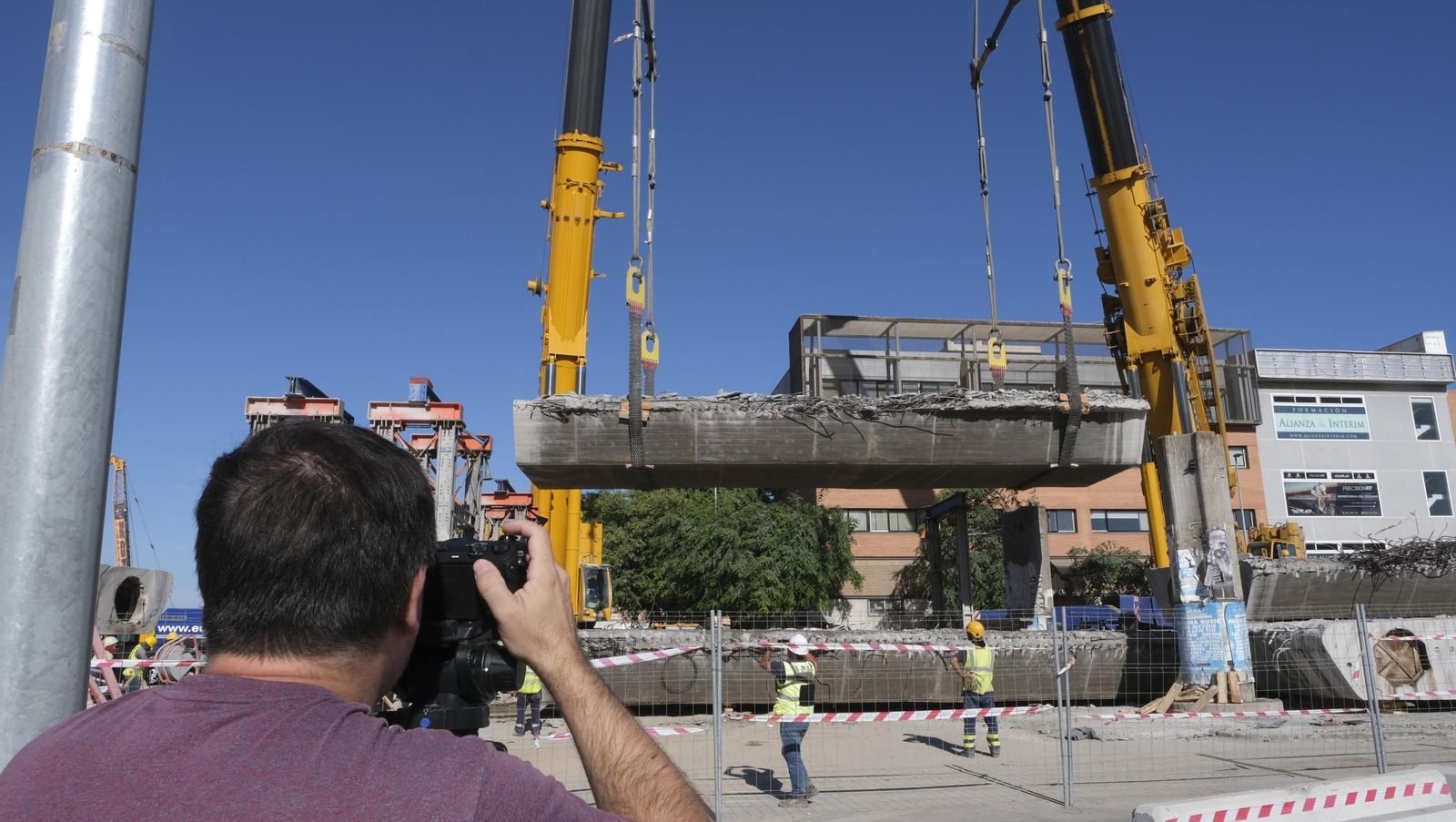 El Puente de la Avenida del Mediterráneo ya es historia, en imágenes