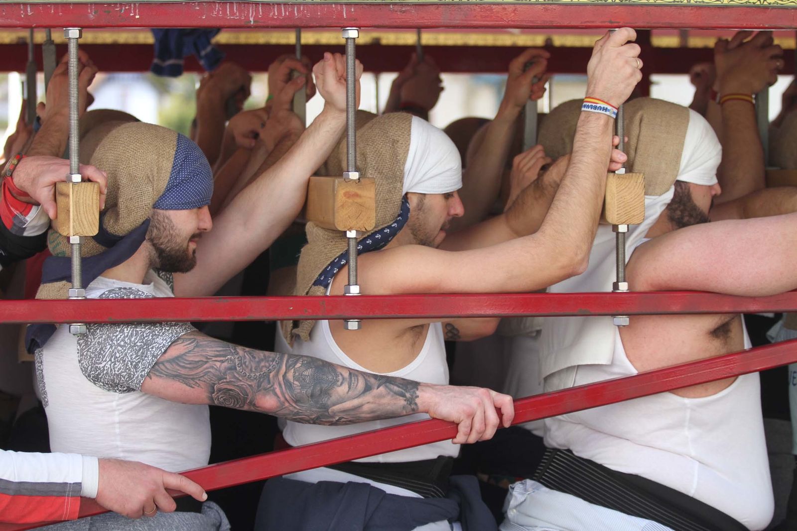 Imágenes del ensayo solidario de la Hermandad de Tres Caidas