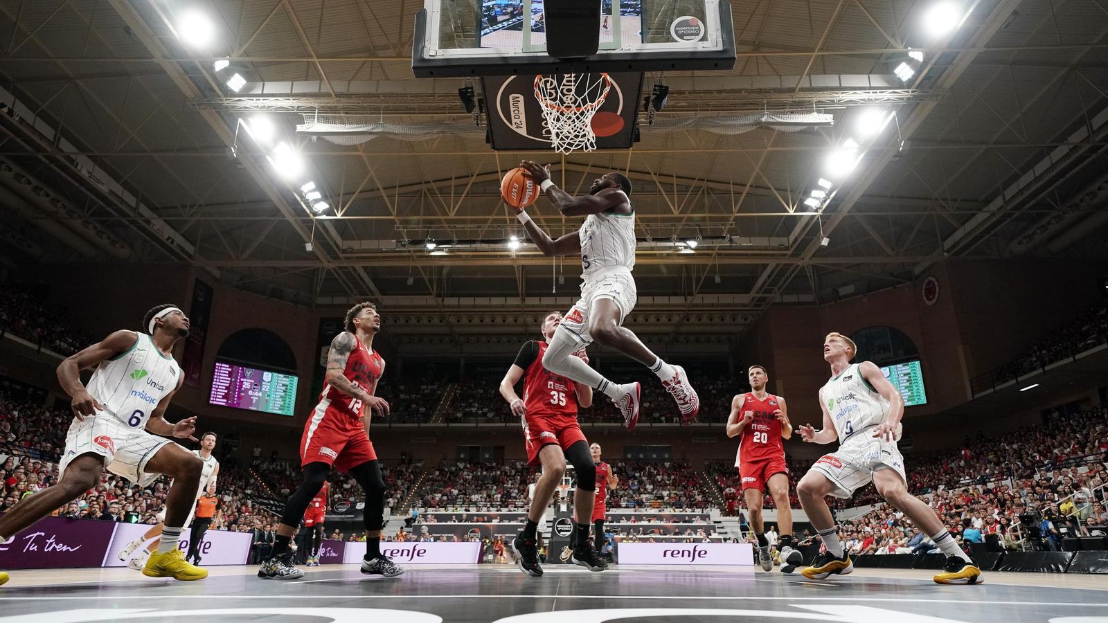 El UCAM Murcia-Unicaja de la Supercopa, en fotos