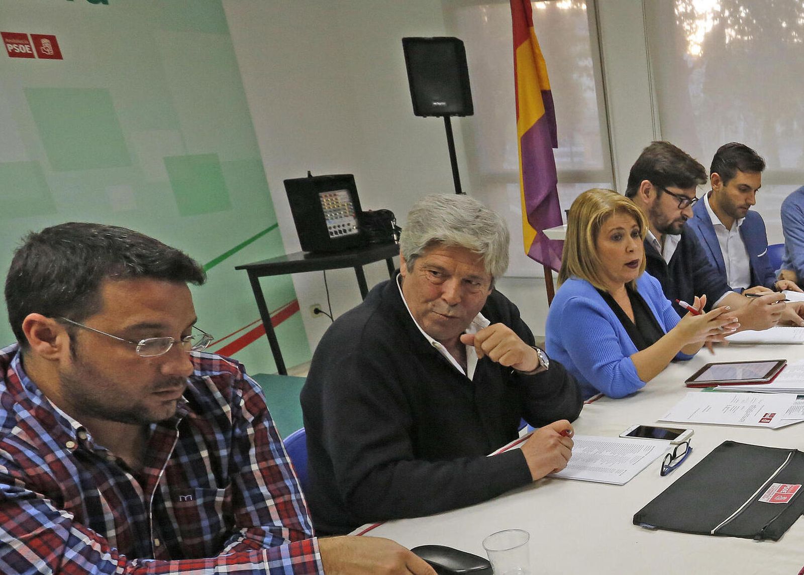 Mamen Sánchez, con el secretario de organización y los vicesecretarios, en una imagen en 2017. José Carlos Ramos es el primero por la izquierda.