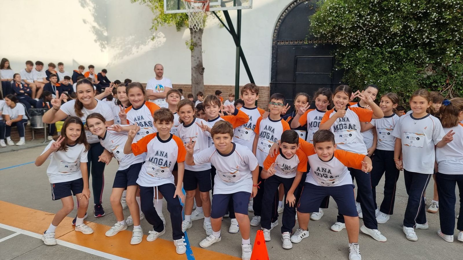 Alumnos del colegio Divina Pastora de Córdoba participantes en la iniciativa solidaria.