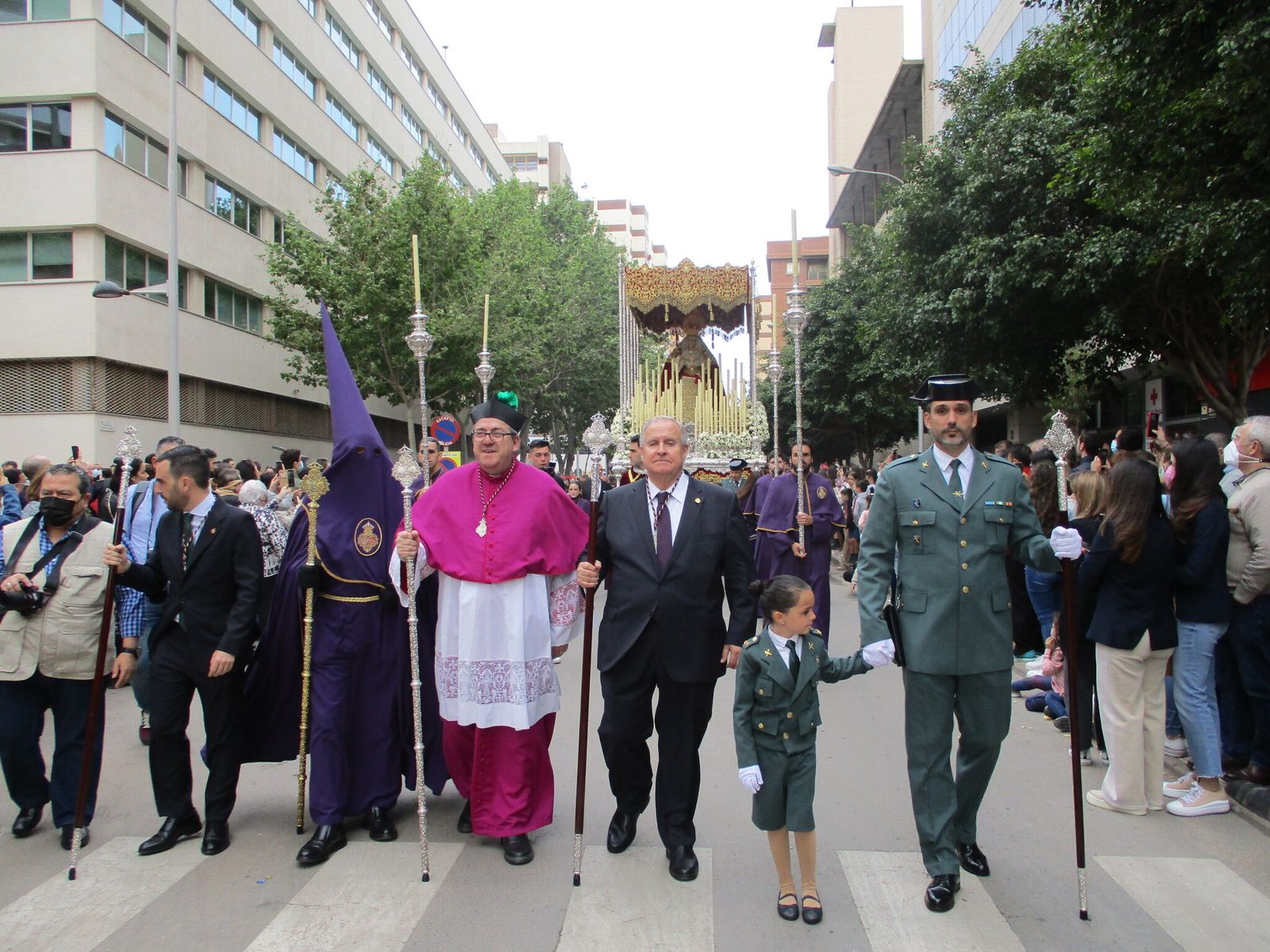 Imágenes de la estación de penitencia de la Hermandad de Pasión de Almería