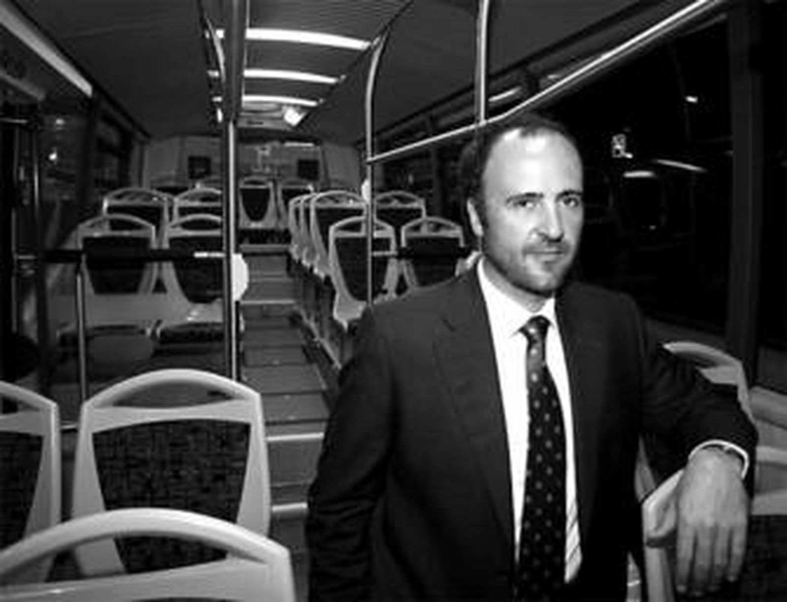 Rafael Durbán, en el interior de un autobús del Consorcio de Transportes Área de Málaga.