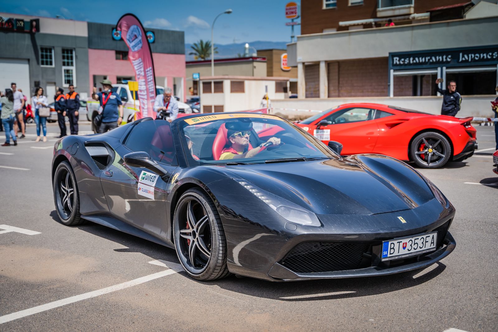 En imágenes: Los Ferrari conquistan Roquetas de Mar