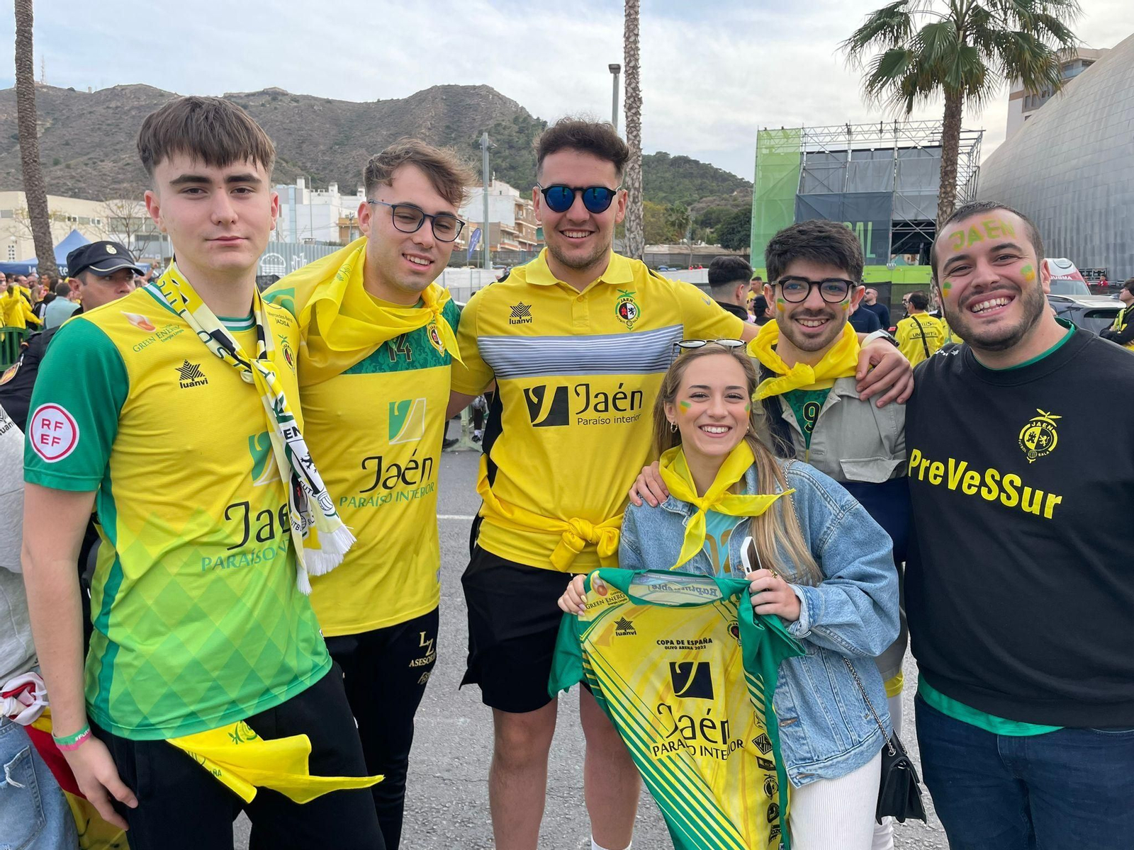 Fotogalería | La Marea Amarilla calienta motores para las semis