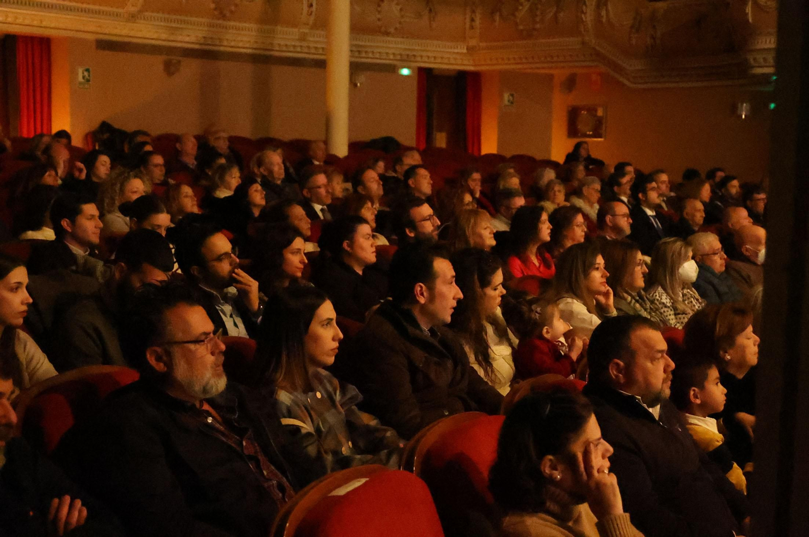 Pepelu Bonaño pregona a San Sebastián en el Gran Teatro de Huelva, en imágenes