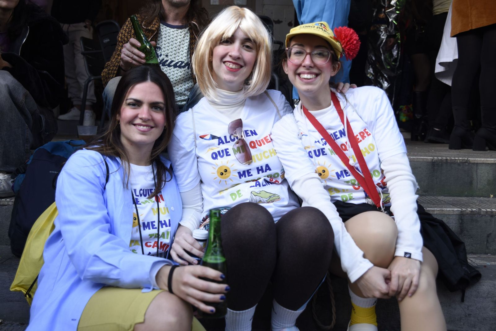 Búscate en las fotos de la fiesta en la calle del sábado en el Carnaval de la Concha Fina de La Línea