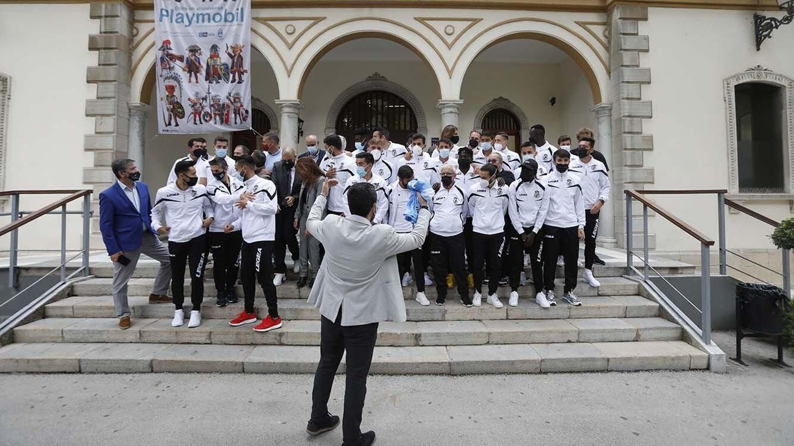Las fotos de la recepción del Ayuntamiento de la Línea a la Balona  por su ascenso a Primera RFEF