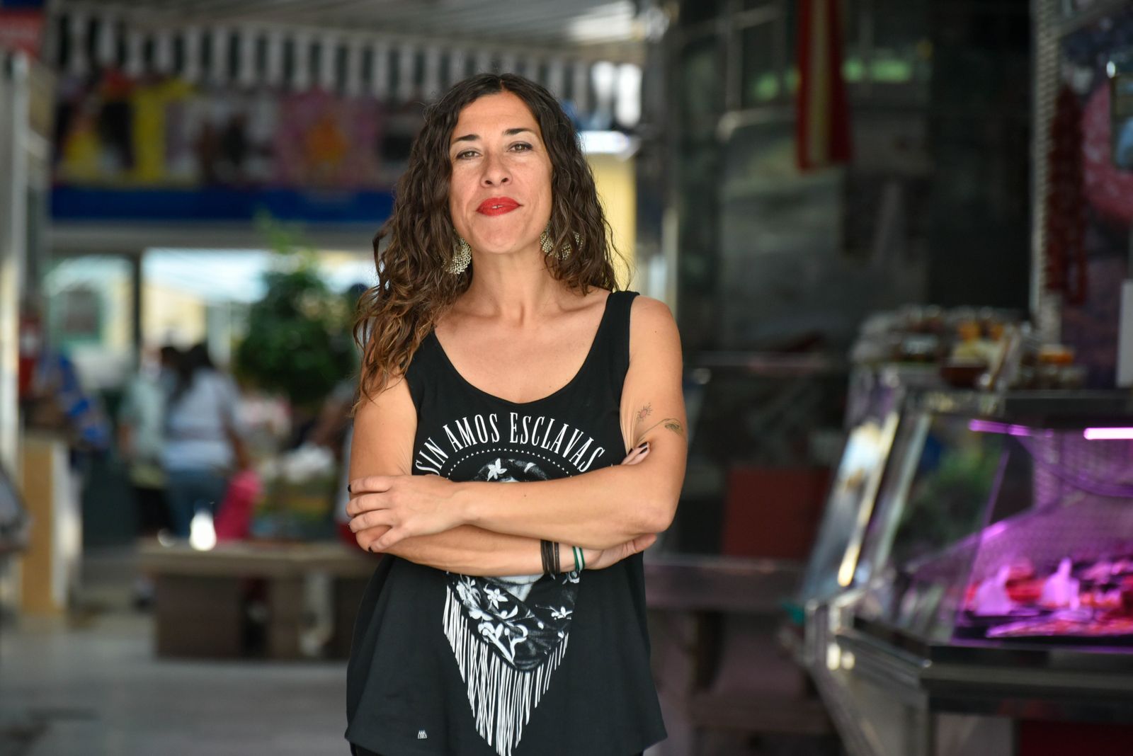 Leticia Blanco posa en el Mercado Ingeniero Torroja de Algeciras, tras la entrevista.