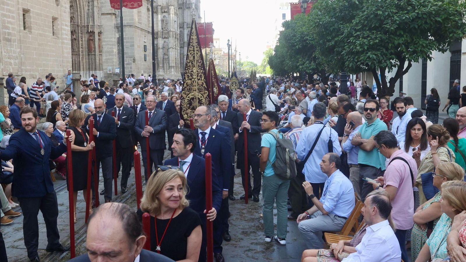Las representaciones de las hermandades. Las representaciones de las hermandades.