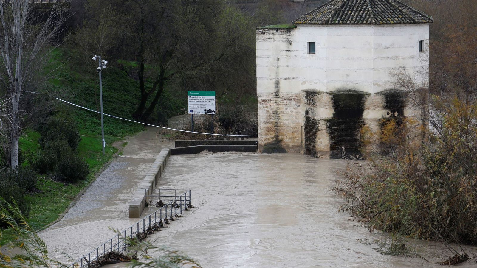 El río Guadalquivir, por el Molino de San Antonio de Córdoba.
