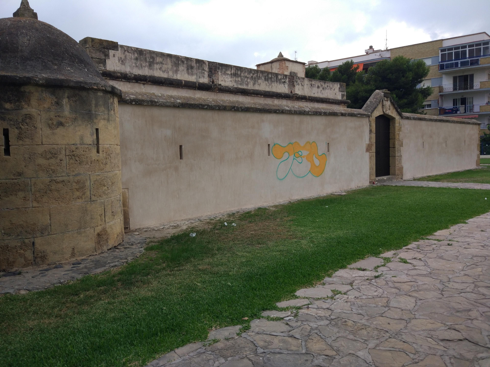 El nuevo graffiti detectado en la Casa Fuerte Bezmiliana de Rincón de la Victoria