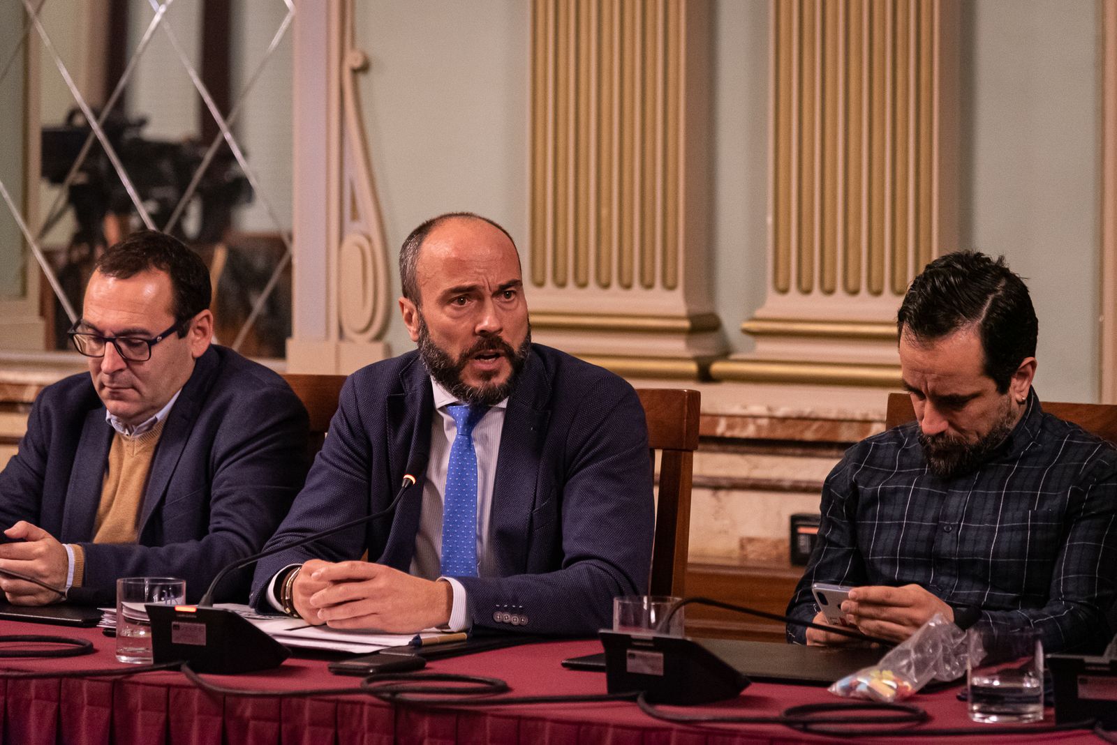 Imágenes del pleno extraordinario para la aprobación de los presupuestos del Ayuntamiento de Huelva