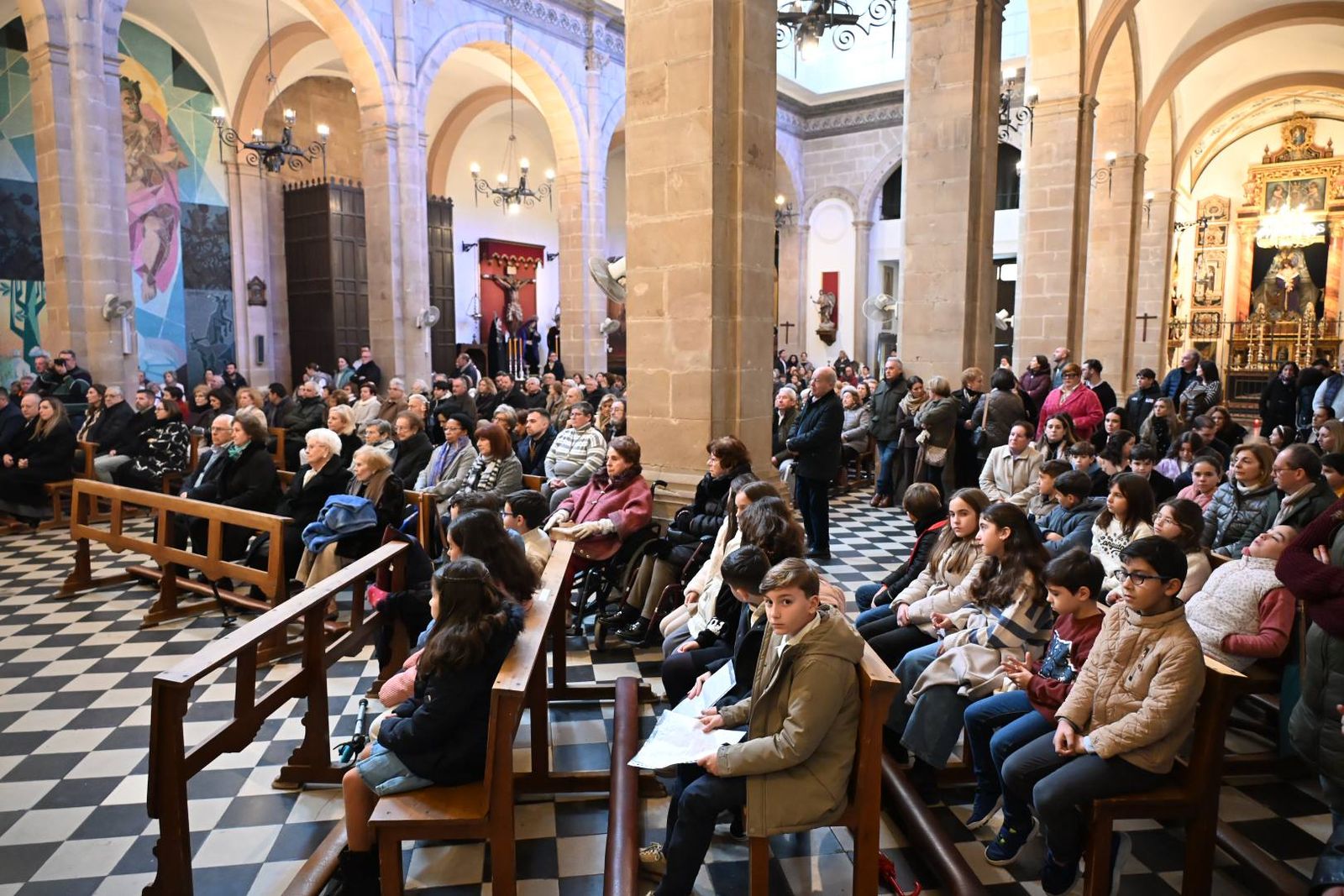Las imágenes del homenaje de Villa del Río a su párroco emérito, Manuel Tirado Fernández
