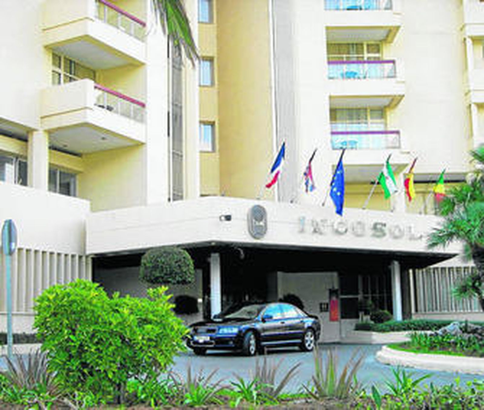 Entrada al hotel Incosol de Marbella.