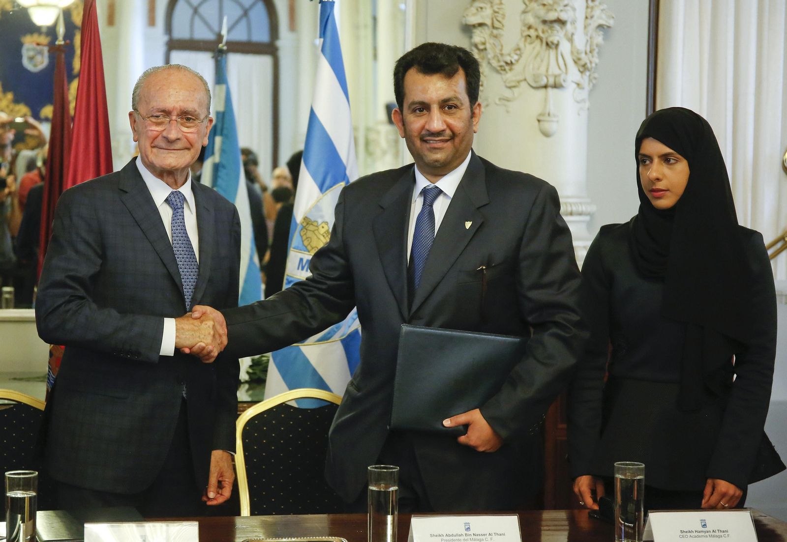 El alcalde De le Torre, el jeque Al-Thani y Hamyan. El alcalde De le Torre, el jeque Al-Thani y Hamyan.