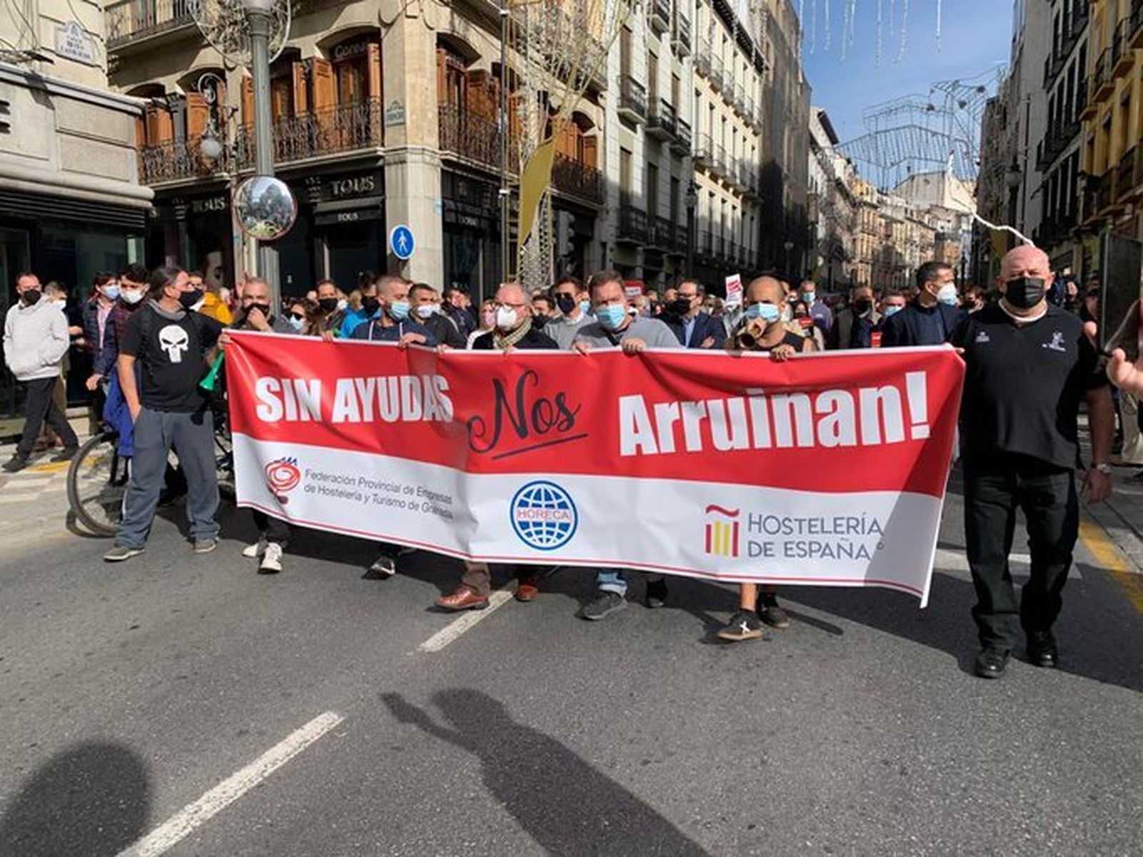 La manifestación de la hostelería por el centro de Granada