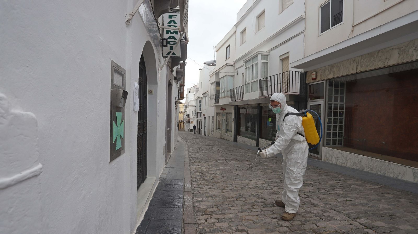 Fotos de las tareas de desinfección y limpieza de la Infantería de Marina en Tarifa