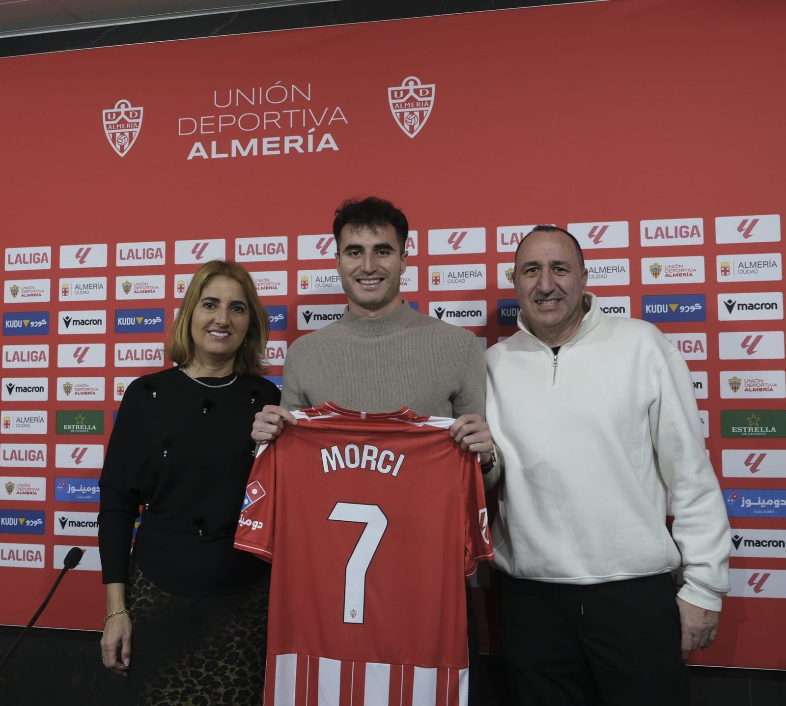 Morcillo estuvo acompañado por sus padres durante su presentación