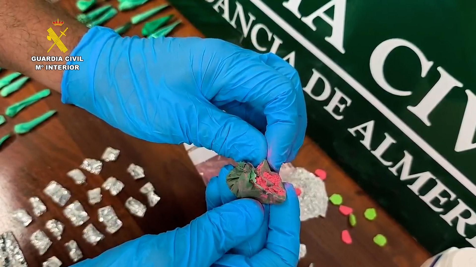 Los agentes encontraron varias sustancias estupefacientes preparadas para su venta y 530 euros en efectivo