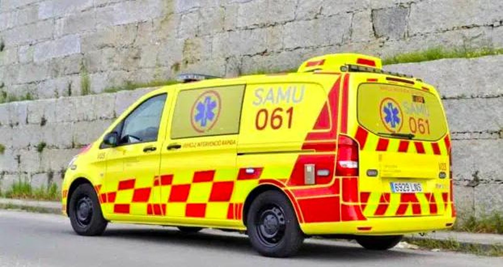 Una ambulancia del SAMU 061 en Islas Baleares T